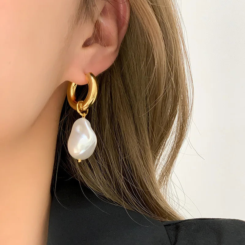 Retro High-end Asymmetrical Pearl Earrings